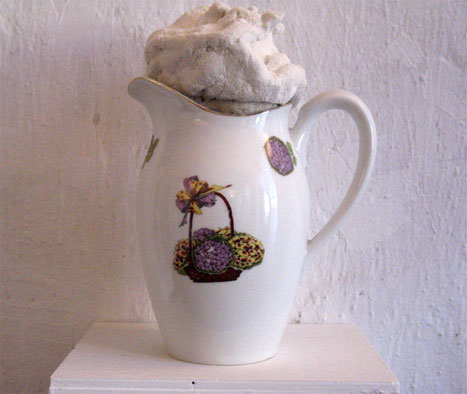 pot lait carnivore sculpture coupe